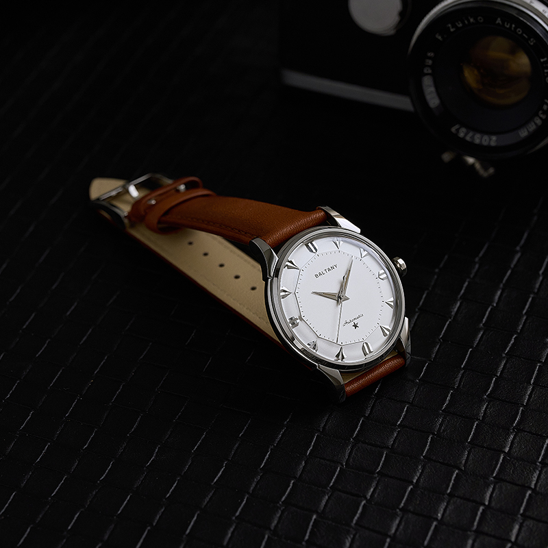 Baltany S4090 パイパンダイヤルウォッチ、ドッグ - Omega Watch Constellation のレビューと価格